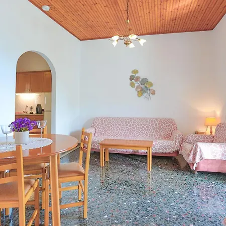 Irena Saint Stephanos * Ájosz Sztéfanosz